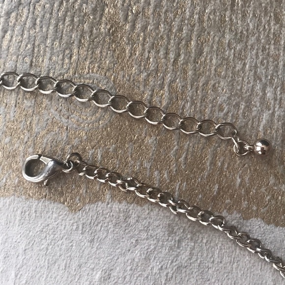 Beautiful Jeweled Flower Necklace - Picture 3 of 4